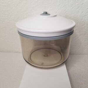 Snail Food Saver 25oz Vacuum Seal Canister Smokey Plastic KY-123